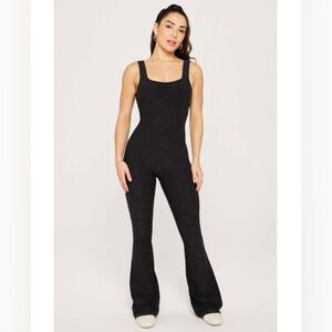 NWOT FABLETICS HEATHERFLEX KICK FLARE JUMPSUIT 💚

DARK GREEN SZ SMALL